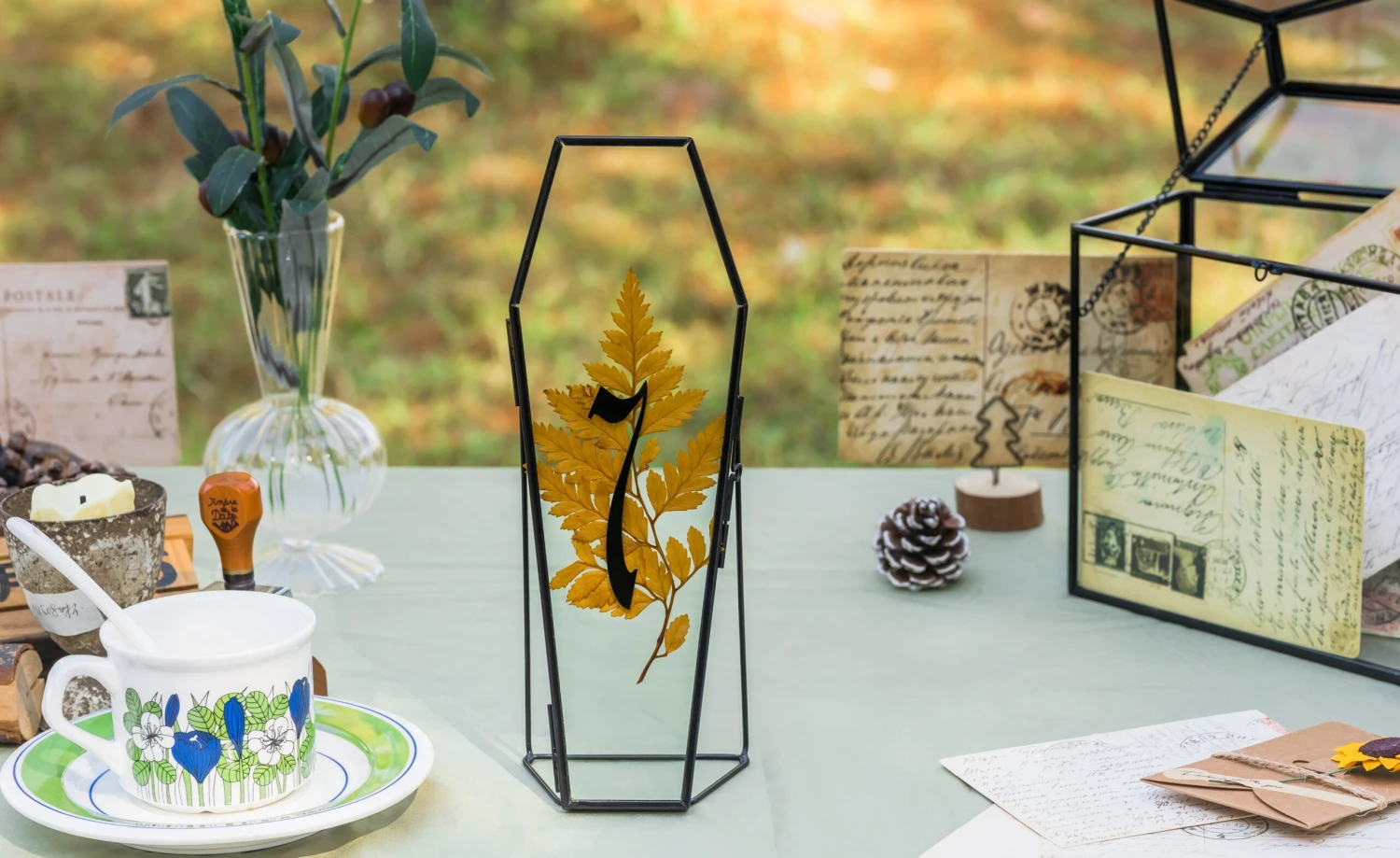 Brass Gold Tabletop Vintage Frame Geometric Ornament Plant Specimen Clip Modern Decor Card Holder 5X7" Reception 9 Brass Gold Tabletop Vintage Frame Geometric Ornament Plant Specimen Clip Modern Decor Card Holder 5X7" Reception - Image 9