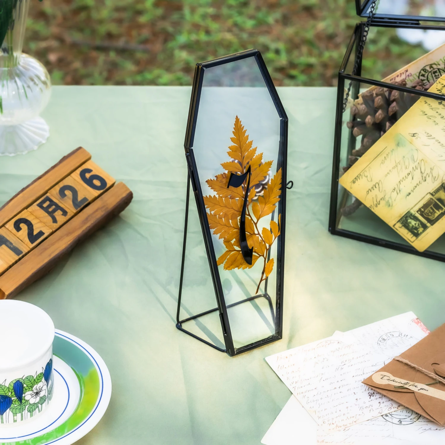 Brass Gold Tabletop Vintage Frame Geometric Ornament Plant Specimen Clip Modern Decor Card Holder 5X7" Reception 7 Brass Gold Tabletop Vintage Frame Geometric Ornament Plant Specimen Clip Modern Decor Card Holder 5X7" Reception - Image 7